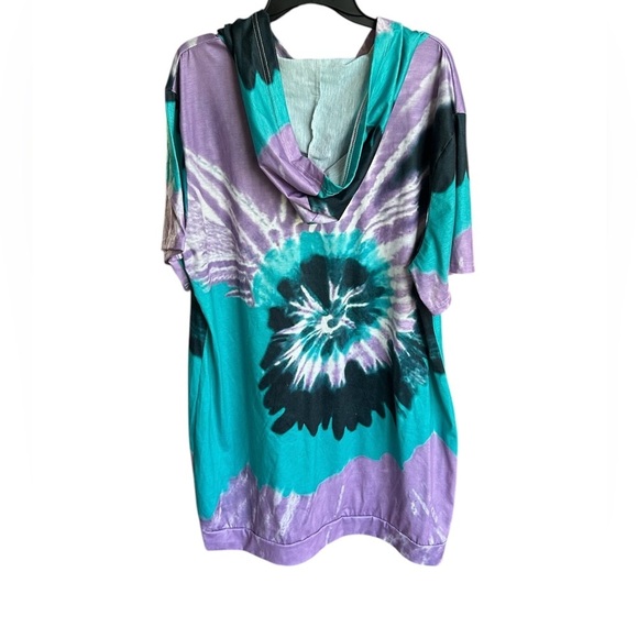 SHEIN Women’s Plus Size Tie-Dye Hooded Shirt - Picture 2 of 5